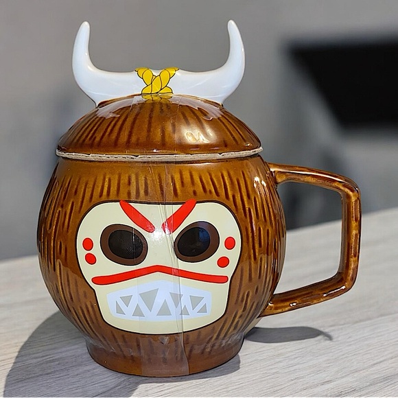 🏰 - Disney Parks Exclusive - Moana - Kakamora Ceramic Mug with Lid - Picture 1 of 3